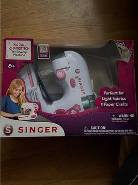 SINGER Kids Zig Zag Chainstitch Toy Sewing Machine - White & Pink